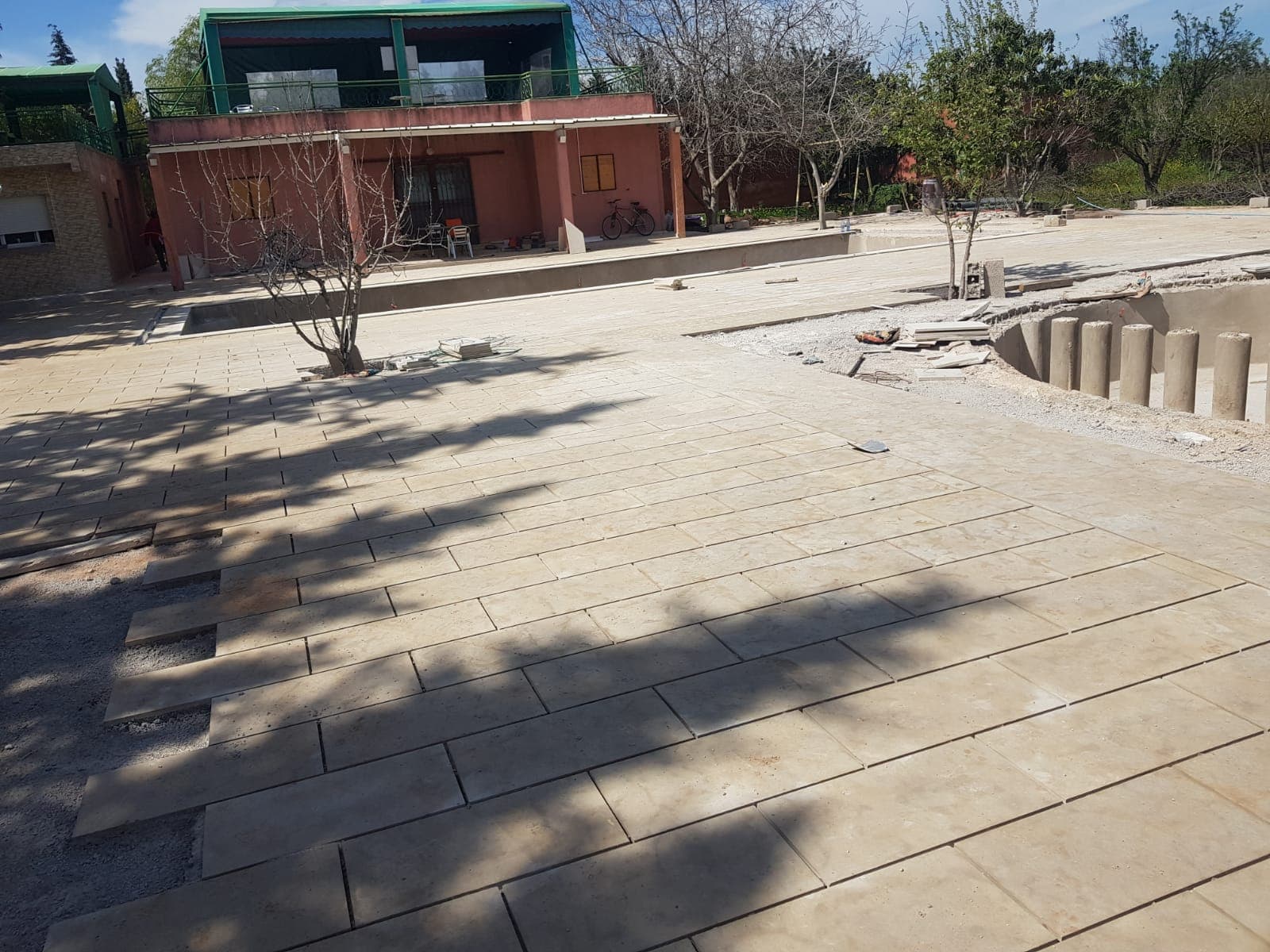 Piscine en pierre naturelle — réalisation 2