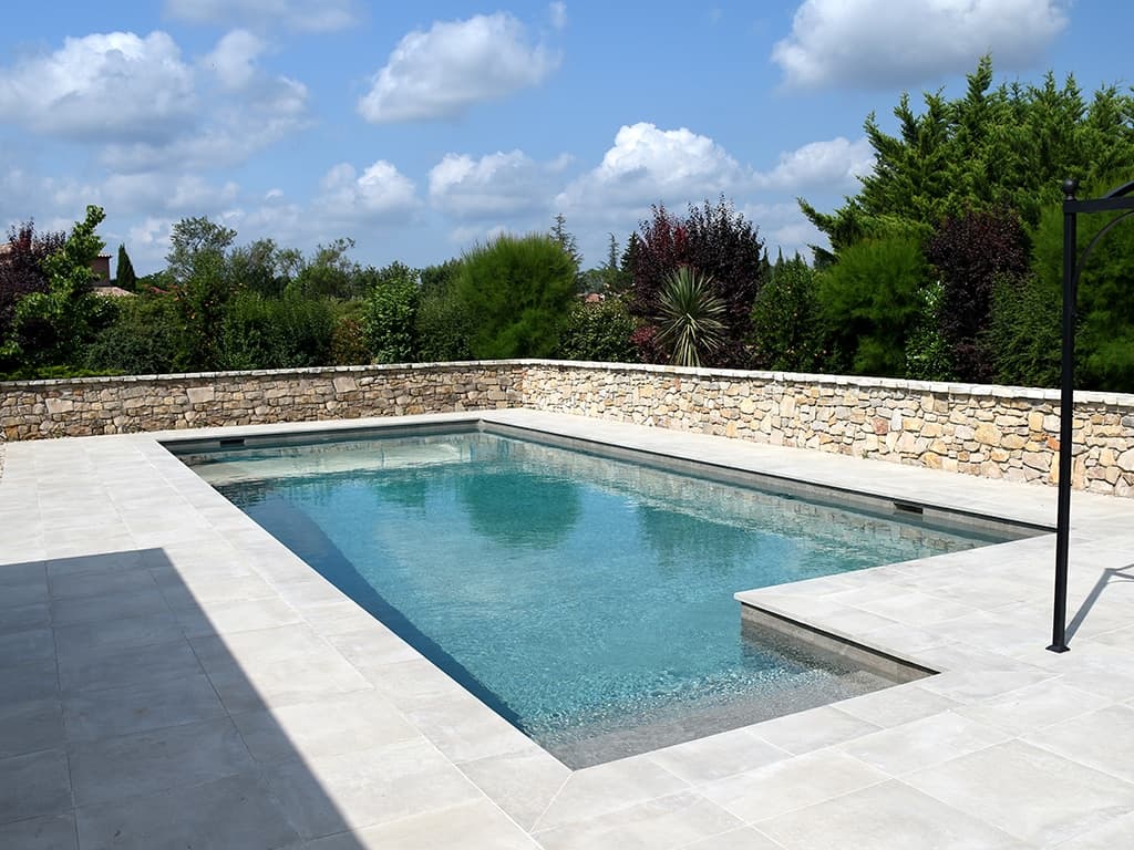 Piscine en pierre naturelle — réalisation 5
