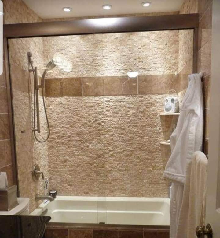 Salle de Bain en pierre naturelle — réalisation 1